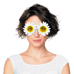 Mettez un peu de soleil dans votre look avec ces lunettes Marguerites au style résolument peace & love 🌻 Avec leur forme de fleurs XXL, elles feront éclore la bonne humeur à tous les coins de rue (ou de soirée). Parfaites pour un festival, un EVJF, ou tout simplement pour ajouter une touche décalée et fleurie à votre tenue !