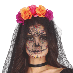Apportez une touche de raffinement ténébreux à votre look avec ce serre-tête orné de fleurs et d’un voile délicat. Un accessoire parfait pour celles qui veulent se démarquer, que ce soit lors d’une fête d’Halloween, un bal gothique, ou une séance photo un peu dramatique.