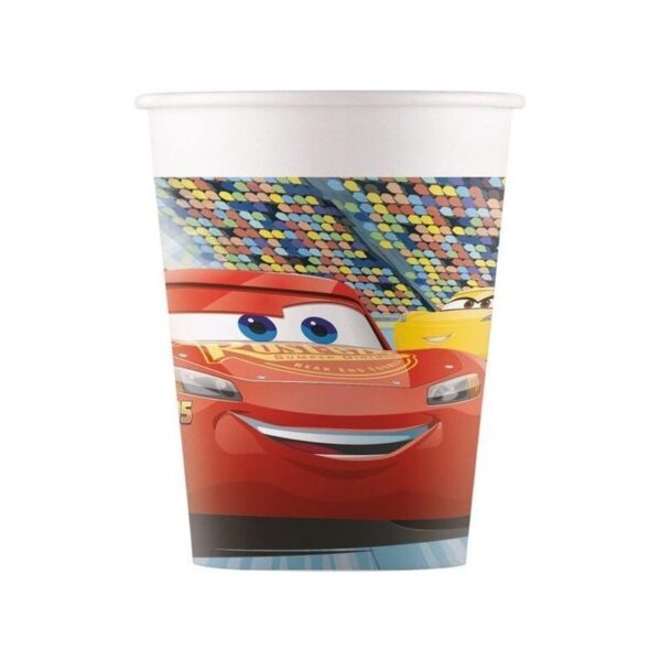 Préparez une ambiance de course effrénée pour votre prochaine fête avec nos 8 Gobelets Cars ! Idéaux pour servir toutes les boissons de vos jeunes invités, ces gobelets sont un incontournable pour les fans du célèbre film Disney Pixar. Chaque gobelet arbore une illustration dynamique de Flash McQueen, en pleine action sur une piste de course, avec les tribunes animées en arrière-plan, capturant l'énergie et l'excitation des compétitions automobiles.