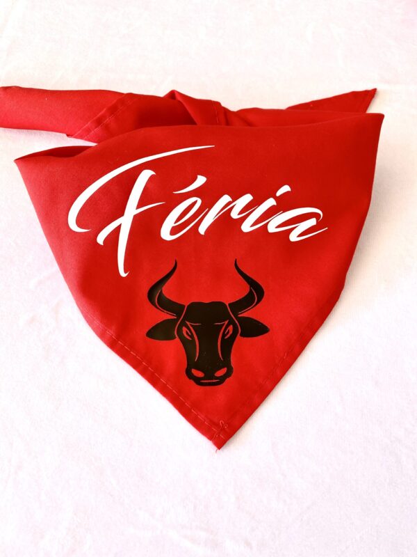 Plongez au cœur de l'ambiance des ferias avec notre Bandana Féria ! Symbole emblématique de ces festivités, ce bandana est l'accessoire indispensable pour compléter votre tenue de fête et afficher votre esprit festif.