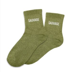 Affichez votre personnalité audacieuse et votre amour de la liberté avec nos chaussettes pailletées "Sauvage". Confortables, originales et dotées d'un message affirmé, elles sont l'accessoire Mode idéal pour passer un hiver bien au chaud tout en affirmant votre style unique.