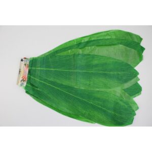 Plongez dans l'ambiance des îles avec notre Jupe Hawaïenne longue avec feuilles. Cet accessoire authentique et réaliste est idéal pour vos soirées à thème tropicales, carnavals ou événements festifs, vous garantissant un look exotique et une immersion totale dans l'esprit Aloha.
