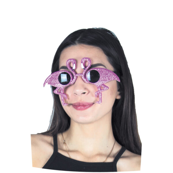 Affichez un look original et plein de fantaisie avec nos Lunettes Flamant Rose. Idéales pour les fêtes, festivals ou simplement pour ajouter une touche d'humour à votre quotidien, ces lunettes uniques vous garantissent de ne pas passer inaperçu(e) et de faire sourire autour de vous.