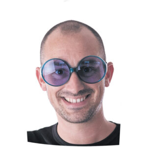Affirmez votre style rétro et coloré avec nos lunettes Hippie géantes. Disponibles en rouge, rose ou bleu, ces lunettes XXL sont l'accessoire idéal pour les fêtes, les festivals ou pour ajouter une touche d'originalité à votre look