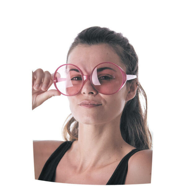 Affirmez votre style rétro et coloré avec nos lunettes Hippie géantes. Disponibles en rouge, rose ou bleu, ces lunettes XXL sont l'accessoire idéal pour les fêtes, les festivals ou pour ajouter une touche d'originalité à votre look