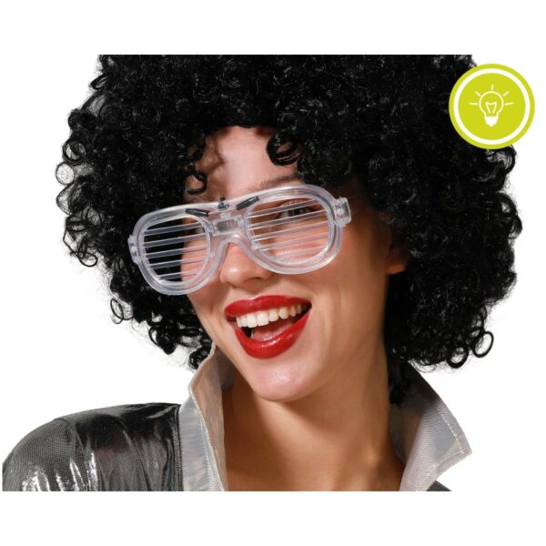 Devenez le centre de l'attention et illuminez vos soirées avec nos Lunettes Blanches Lumineuses. Cet accessoire festif et tendance est idéal pour apporter une touche d'originalité et d'éclat à vos événements, garantissant un look futuriste et une ambiance électrique.