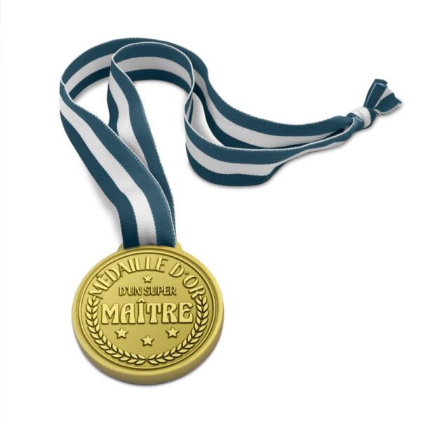 Remerciez votre maître préféré pour son incroyable travail et son dévouement tout au long de l'année scolaire avec notre Médaille d'Or "Super Maître". Ce cadeau original et plein d'humour est la façon idéale de lui témoigner votre gratitude et de lui garantir un grand sourire.
