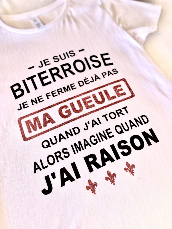 T-shirt humoristique pour femme originaire de Béziers, avec un texte imprimé affirmant son caractère : 'Je suis Biterroise, je ne ferme déjà pas ma gueule quand j'ai tort alors imagine quand j'ai raison.