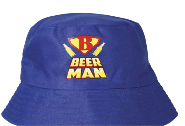 À la recherche du cadeau parfait pour l'amateur de bière dans votre vie, ou pour ajouter une touche d'humour à vos soirées festives ? Découvrez le "Bob Beer Man" ! Ce bob bleu vif arbore un logo façon super-héros avec l'inscription "BEER MAN" et deux bouteilles de bière, un clin d'œil amusant à ceux qui considèrent la bière comme leur super-pouvoir.