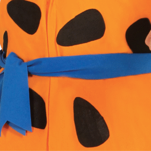 Prêt à chasser le mammouth ou à faire du feu avec des pierres ? Notre Déguisement Homme des Cavernes est l'ensemble parfait pour une transformation réussie ! Ce costume vous transportera directement à l'âge de pierre avec ses éléments caractéristiques : Une tunique orange à taches noires, coupée de manière irrégulière pour un aspect sauvage et primitif. Une ceinture bleue pour compléter le look et apporter un contraste coloré.