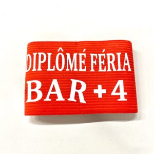 Affichez votre esprit de fête avec notre Brassard Diplômé Féria ! Un accessoire de style, humoristique et parfait pour toutes vos célébrations estivales.
