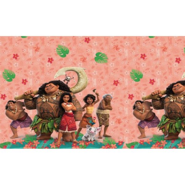 Embarquez pour Motunui avec notre Nappe Vaiana ! Cette nappe colorée, mesurant 120x180cm, est l'élément parfait pour une décoration de table qui transporte instantanément vos invités dans l'univers de Vaiana. Le design présente les personnages emblématiques du film Disney – Vaiana, Maui, et Pua le cochon – entourés de motifs floraux (fleurs d'hibiscus rouges) et de feuilles tropicales (monstera vertes) sur un fond rose orné de motifs tribaux discrets.