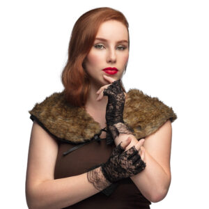 Ajoutez une touche de grâce et de mystère avec notre Paire de gants en dentelle noire ! Un accessoire de déguisement élégant, facile à porter et parfait pour toutes vos célébrations thématiques.