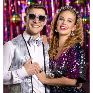 Faites revivre la folie du disco avec notre Set Disco d'accessoires ! Un ensemble complet, étincelant et parfait pour toutes vos célébrations.