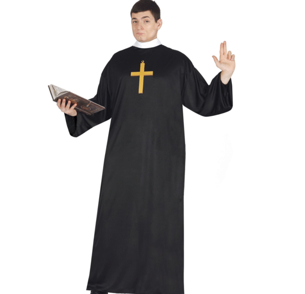 Déguisement de prêtre, composé d'une longue robe noire avec une grande croix dorée sur le devant et un col blanc.