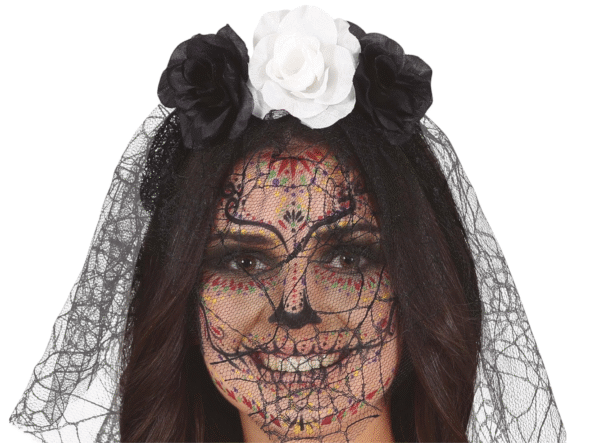 Pour un look d'Halloween élégant et macabre, ce serre-tête avec fleurs blanches et noires est l'accessoire qu'il vous faut.