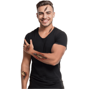 Pour un look d'Halloween qui fera frissonner d'effroi, ces tatouages adhésifs de blessures ouvertes sont l'accessoire qu'il vous faut