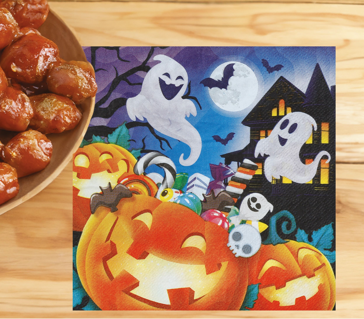 Avec leur motif de citrouilles débordantes de bonbons, ces serviettes sont un choix naturel pour un buffet de desserts ou de friandises d'Halloween.