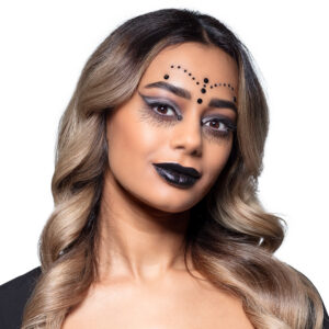 Ce kit est spécialement adapté pour réaliser le célèbre "Smoky Eye" ou le maquillage charbonneux de la sorcière. Les strass noirs permettent de reproduire facilement le motif élégant présenté sur l'emballage, transformant un simple déguisement de sorcière en un look de reine de la nuit.