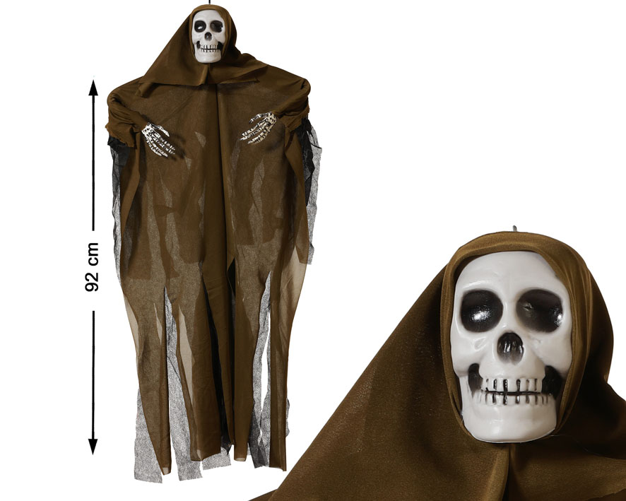 Décoration d'Halloween à suspendre représentant un squelette fantôme de 92 cm. Le crâne blanc est encadré par une grande capuche marron. Le corps est recouvert d'une longue cape en lambeaux de couleur marron foncé et noire, laissant apparaître des mains squelettiques.