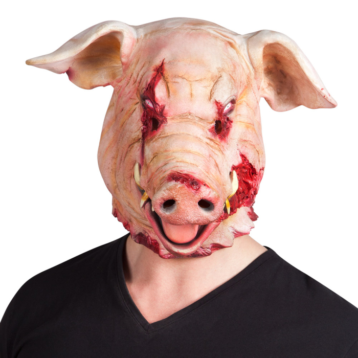 Masque intégral de Cochon Tueur en latex, couleur chair pâle avec des blessures et du faux sang, et des défenses pointues.