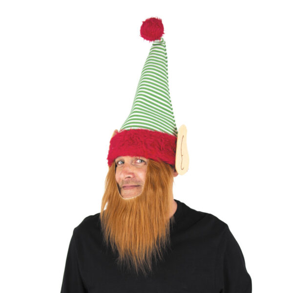 Homme portant un ensemble de Noël composé d'un bonnet de lutin pointu rayé vert et blanc avec pompon rouge, des oreilles de lutin fixées sur les côtés et une barbe rousse intégrée.