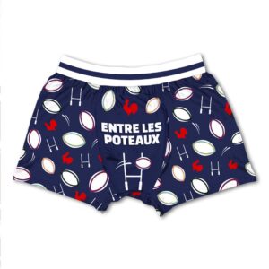 Boxer pour homme de couleur bleu marine, imprimé de ballons de rugby et de coqs, avec l'inscription humoristique "ENTRE LES POTEAUX".