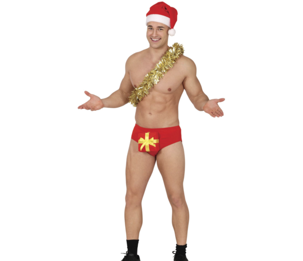 Homme portant un bonnet de Père Noël, une guirlande dorée sur l'épaule, et un slip/caleçon rouge fantaisie décoré d'un motif de ruban cadeau doré sur le devant, pour un déguisement de cadeau de Noël humoristique.