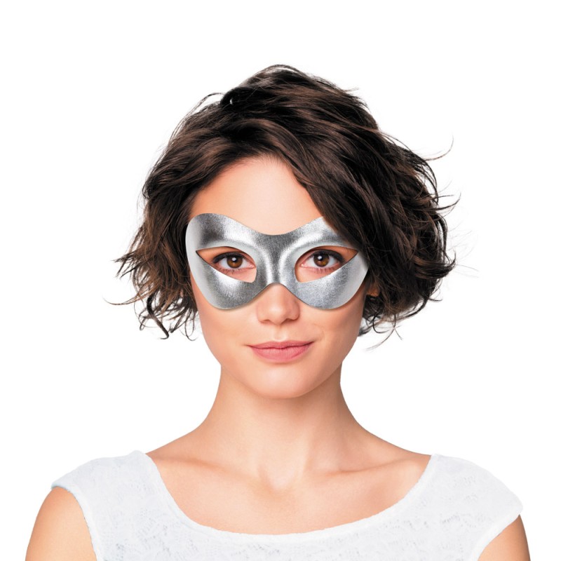 Masque loup en tissu argenté métallisé avec une texture finement tramée.