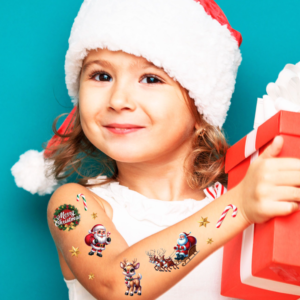 Planche de tatouages éphémères de Noël contenant des motifs du Père Noël, d'elfes, de rennes, de bonhommes de neige et de l'inscription "Merry Christmas".