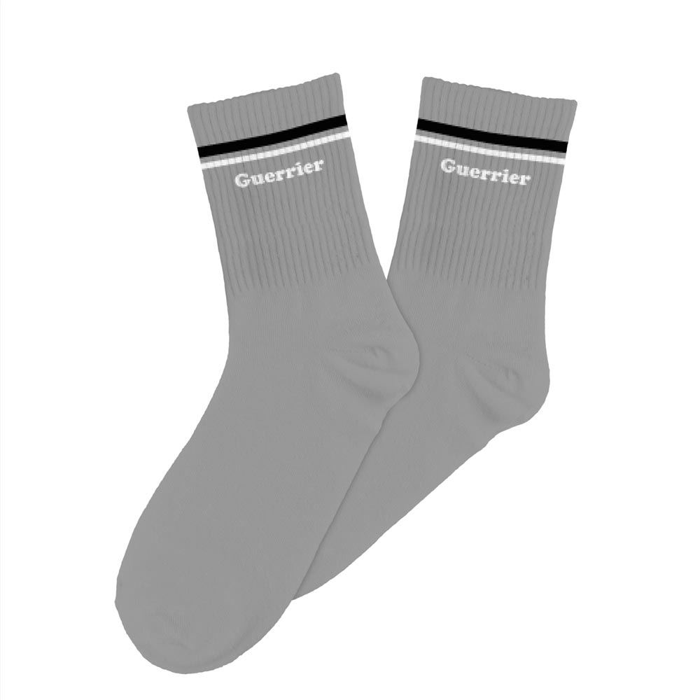 Relevez tous les défis avec les Chaussettes Homme "Guerrier" ! Un design gris sobre, un confort sportswear et un message brodé affirmé. Le cadeau parfait pour les hommes de caractère.