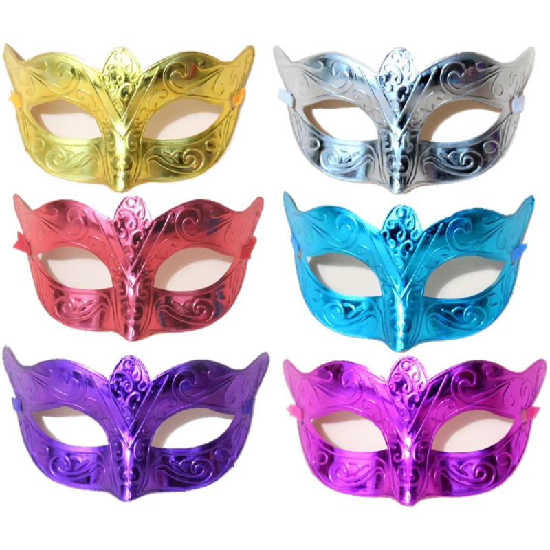 Six masques vénitiens métallisés de différentes couleurs (or, argent, rouge, bleu, violet, fuchsia) avec motifs en relief sur fond blanc.