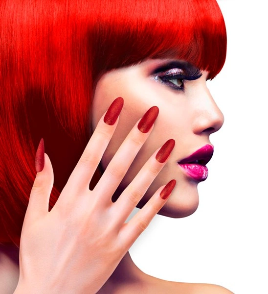 Ajoutez du brillant à votre style avec les 12 Faux Ongles Rouges Pailletés ! Auto-adhésifs pour une pose rapide, ces ongles rouges scintillants sont parfaits pour tous vos événements festifs.