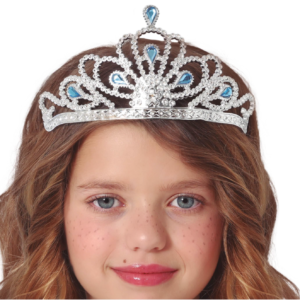 Sublimez votre déguisement avec le Diadème Argenté aux pierres bleues ! Un accessoire royal étincelant, idéal pour devenir la plus belle des princesses.