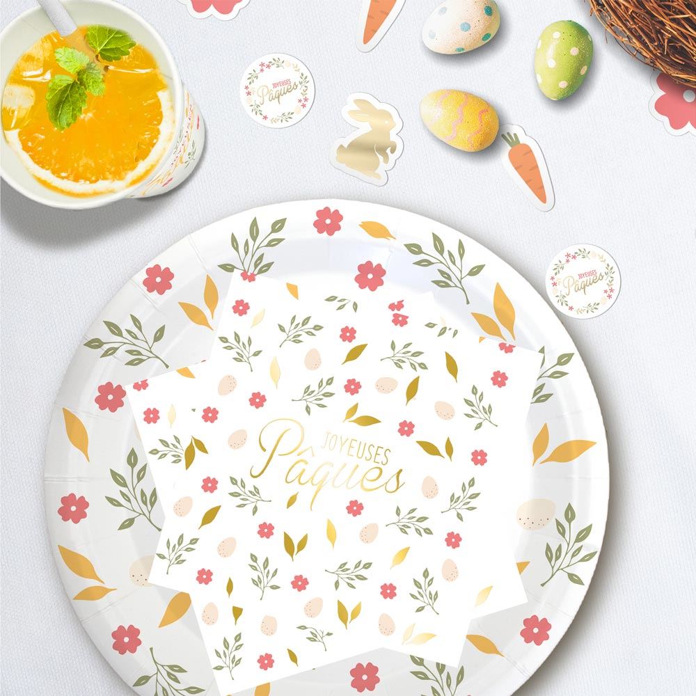Complétez votre décoration de table avec nos 10 serviettes "Joyeuses Pâques". Un design floral et doré raffiné pour un repas de fête printanier et gourmand !