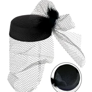 Complétez votre déguisement gothique avec notre Chapeau de Veuve Noir. Un bibi élégant avec voilette et plumes, idéal pour Halloween et les soirées à thème mystérieuses.