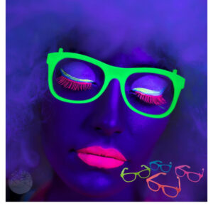 Brillez de mille feux avec nos Lunettes Phosphorescentes ! Disponibles en 4 coloris (Bleu, Rose, Blanc, Vert), elles sont l'accessoire idéal pour vos soirées fluo et festivals. À découvrir en magasin !