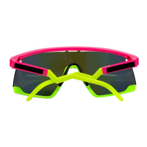 Adoptez un look flashy et rétro avec nos lunettes sport bicolores rose et vert fluo ! L'accessoire indispensable pour vos festivals, soirées années 80 et événements décalés.