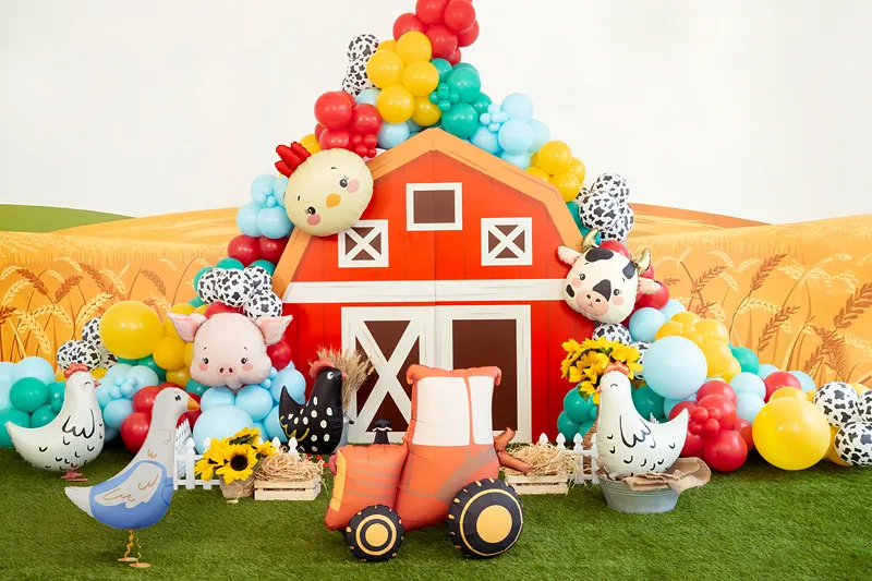 Craquez pour notre ballon tête de vache en aluminium ! Avec ses détails roses et ses cornes dorées, c'est l'accessoire idéal pour une décoration d'anniversaire ou une fête à la ferme.