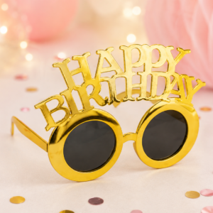 Craquez pour ces lunettes Happy Birthday dorées, l'accessoire idéal pour un anniversaire, une soirée ou un photobooth. Parfaites pour réaliser des photos originales et festives !