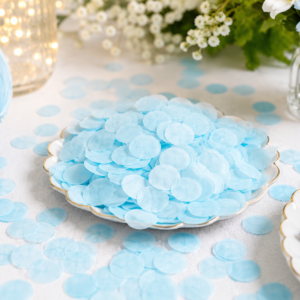 Décorez votre table avec ces confettis ronds bleu clair. Parfaits pour une baby shower, un baptême, un anniversaire ou une décoration de fête pastel.
