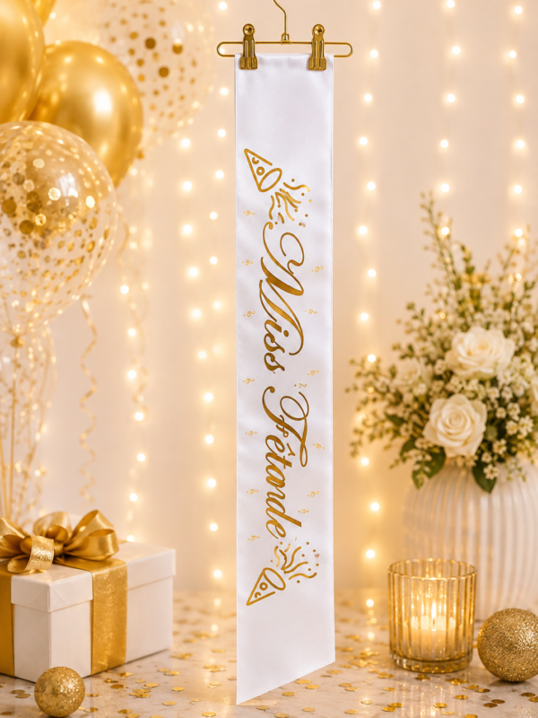 Écharpe Miss Fêtarde blanche et or, l’accessoire idéal pour un anniversaire ou une soirée festive. Chic, originale et parfaite pour faire la fête !