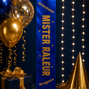Offrez un cadeau unique et hilarant avec l'écharpe humour "Mister Râleur" bleu et or ! Une impression premium réalisée par nos équipes sur un satin bleu roi soyeux.