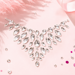 Strass adhésifs Samantha pour décolleté, effet bijou brillant et glamour. Parfaits pour soirée, festival, EVJF, carnaval et tenue de fête.