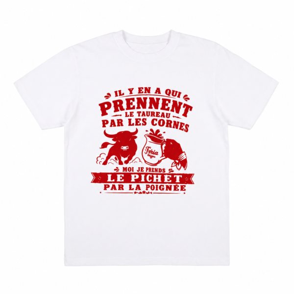 Découvrez le t-shirt Feria « Le pichet par la poignée », blanc et rouge, idéal pour compléter votre tenue pour la Feria de Béziers et faire la fête entre amis.