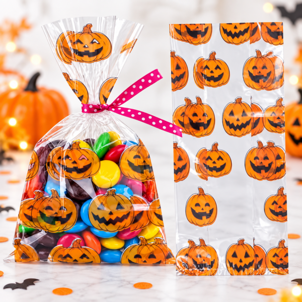 Lot de 20 sachets à bonbons Halloween motif citrouilles, format 28 x 13 cm. Idéal pour friandises, candy bar, goûter et chasse aux bonbons.