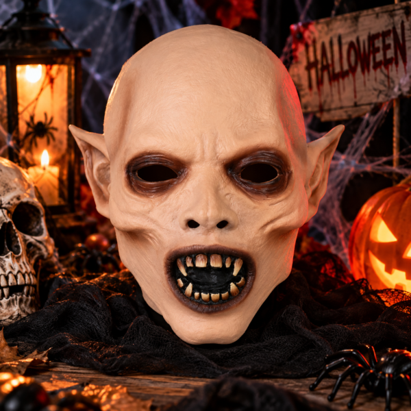 Masque latex Orlok au visage terrifiant, oreilles pointues et dents irrégulières, idéal pour Halloween, vampire, maison hantée et soirée horreur.